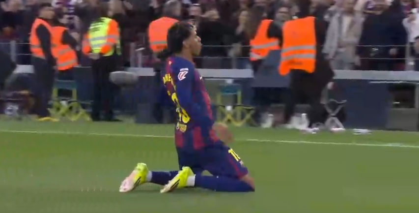 远射世界波！亚马尔滑跪庆祝，创西甲单季纪录，5场连造6球